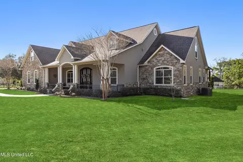 23239 Stablewood Cir, Pass Christian, MS 39571