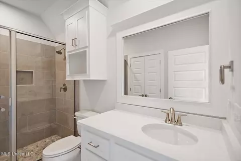 Bath - 136 Meadow Oaks Ln, Jackson, MS 39209 photo 6 of 8