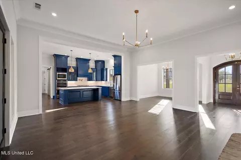 Entry Way - 136 Meadow Oaks Ln, Jackson, MS 39209 photo 3 of 7
