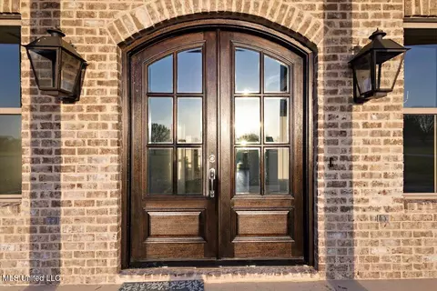 Entry Way - 136 Meadow Oaks Ln, Jackson, MS 39209 photo 1 of 7