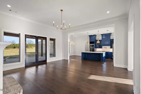 Living - 136 Meadow Oaks Ln, Jackson, MS 39209 photo 1 of 3