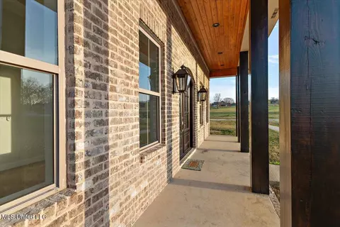 Exterior - 136 Meadow Oaks Ln, Jackson, MS 39209 photo 4 of 6
