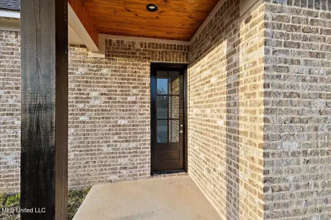 Exterior - 136 Meadow Oaks Ln, Jackson, MS 39209 photo 5 of 6