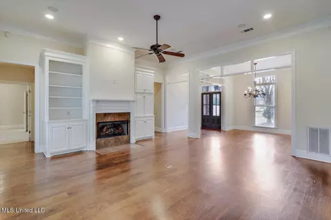 Living - 107 Misty Cv, Madison, MS 39110 photo 2 of 4