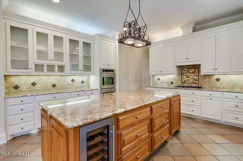 Kitchen - 107 Misty Cv, Madison, MS 39110 photo 4 of 4