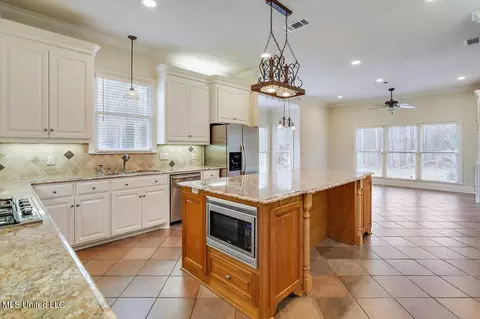 Kitchen - 107 Misty Cv, Madison, MS 39110 photo 3 of 4