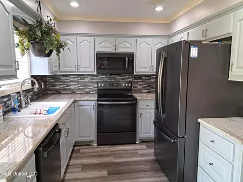 Kitchen - 44 Park Crest Pl #44, Jackson, MS 39211 photo 1 of 1