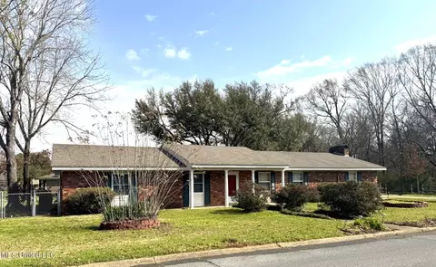 300 Briarwood Rd, Natchez, MS 39120