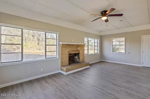 Living - 753 E Simpson Highway 28, Magee, MS 39111 photo 6 of 7