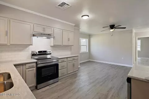 Kitchen - 753 E Simpson Highway 28, Magee, MS 39111 photo 1 of 4