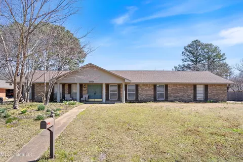 760 Hickory Dr, Grenada, MS 38901