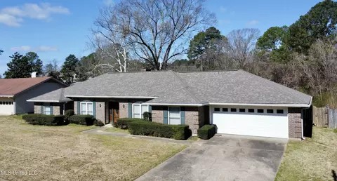 1215 Cliffdale Dr, Clinton, MS 39056