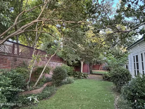 Exterior - 705 Washington St, Natchez, MS 39120 photo 7 of 15