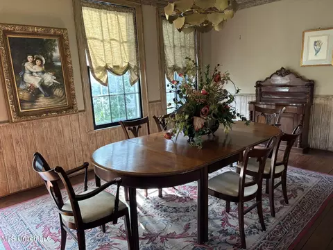 Dining - 705 Washington St, Natchez, MS 39120 photo 2 of 2