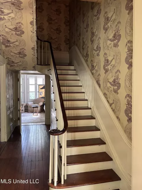 Entry Way - 705 Washington St, Natchez, MS 39120 photo 1 of 2