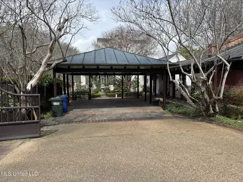 Exterior - 705 Washington St, Natchez, MS 39120 photo 15 of 15