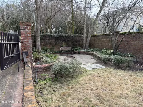 Exterior - 705 Washington St, Natchez, MS 39120 photo 11 of 15