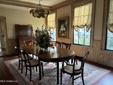 Dining - 705 Washington St, Natchez, MS 39120 photo 1 of 2