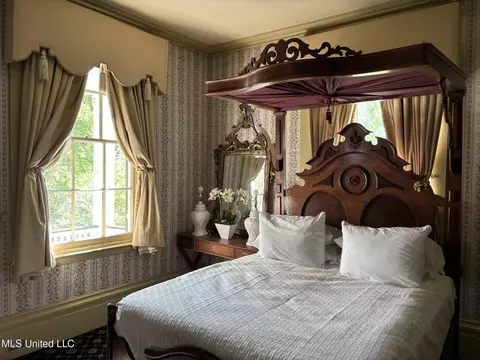 Bedroom - 705 Washington St, Natchez, MS 39120 photo 3 of 5