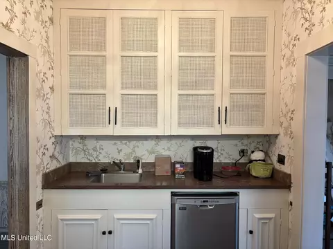Kitchen - 705 Washington St, Natchez, MS 39120 photo 6 of 6