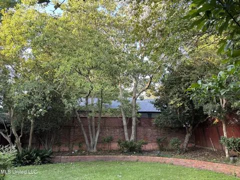 Exterior - 705 Washington St, Natchez, MS 39120 photo 8 of 15