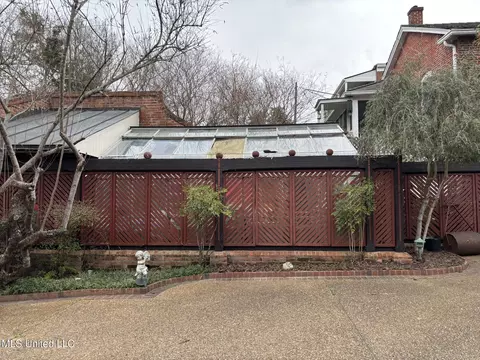 Exterior - 705 Washington St, Natchez, MS 39120 photo 10 of 15