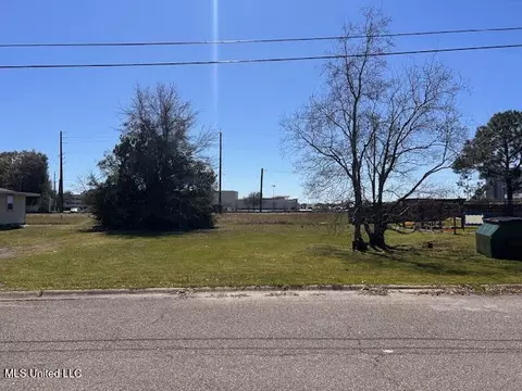 2623 Executive Pl, Biloxi, MS 39531