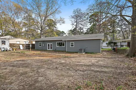 Exterior - 901 Post Rd, Clinton, MS 39056 photo 3 of 6