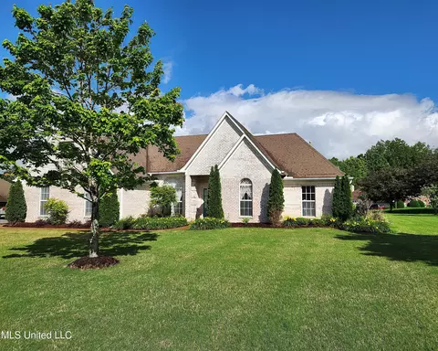 1719 Magnolia Manor Dr, Hernando, MS 38632 photo 1