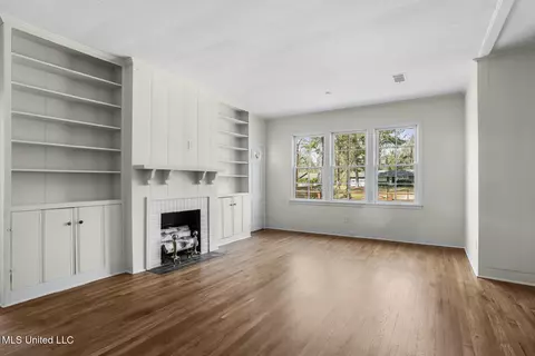Living - 736 Eagle Ave, Jackson, MS 39206 photo 4 of 7