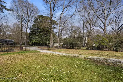 Exterior - 736 Eagle Ave, Jackson, MS 39206 photo 5 of 10