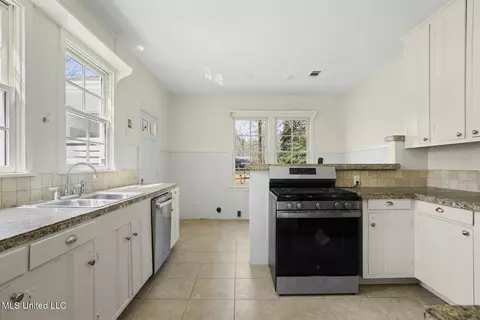 Kitchen - 736 Eagle Ave, Jackson, MS 39206 photo 1 of 4