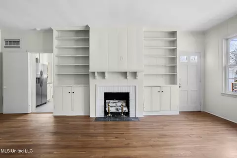Living - 736 Eagle Ave, Jackson, MS 39206 photo 5 of 7