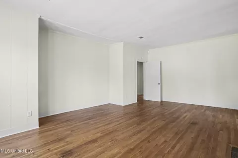 Living - 736 Eagle Ave, Jackson, MS 39206 photo 7 of 7