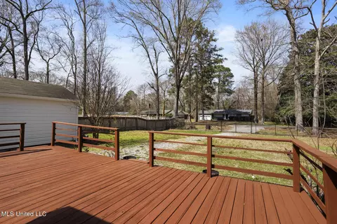 Exterior - 736 Eagle Ave, Jackson, MS 39206 photo 4 of 10