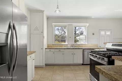 Kitchen - 736 Eagle Ave, Jackson, MS 39206 photo 2 of 4