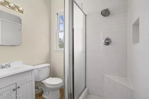 Bath - 736 Eagle Ave, Jackson, MS 39206 photo 2 of 2