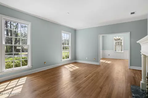 Living - 736 Eagle Ave, Jackson, MS 39206 photo 2 of 7