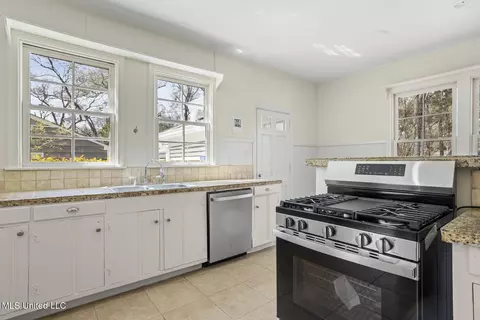 Kitchen - 736 Eagle Ave, Jackson, MS 39206 photo 3 of 4