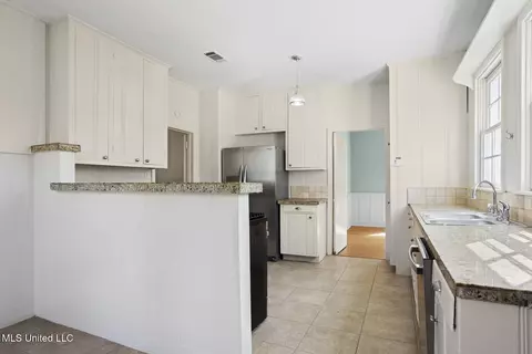 Kitchen - 736 Eagle Ave, Jackson, MS 39206 photo 4 of 4