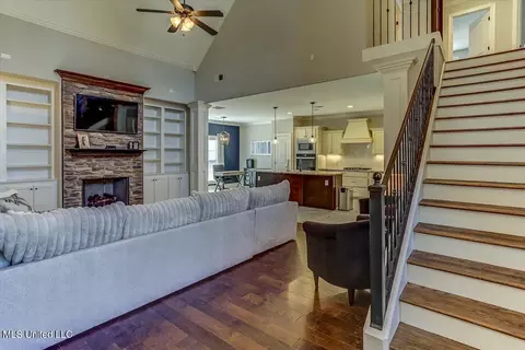 Entry Way - 4151 Bakersfield Dr, Nesbit, MS 38651 photo 3 of 4
