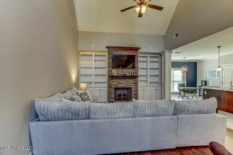 Living - 4151 Bakersfield Dr, Nesbit, MS 38651 photo 1 of 1