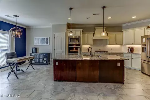 Kitchen - 4151 Bakersfield Dr, Nesbit, MS 38651 photo 3 of 5