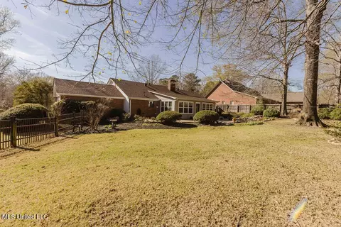 Exterior - 124 Richmond Dr, Brandon, MS 39042 photo 2 of 5