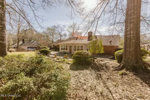 Exterior - 124 Richmond Dr, Brandon, MS 39042 photo 3 of 5