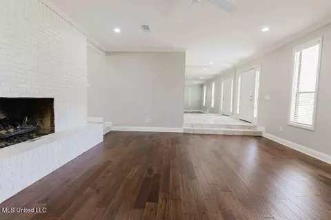 Living - 124 Richmond Dr, Brandon, MS 39042 photo 2 of 5
