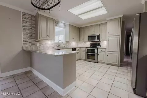 Kitchen - 124 Richmond Dr, Brandon, MS 39042 photo 1 of 3