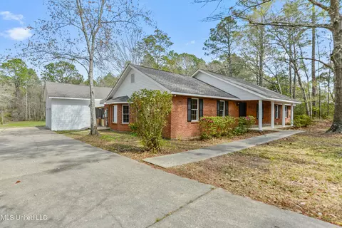 7524 Lakeridge Dr, Ocean Springs, MS 39564