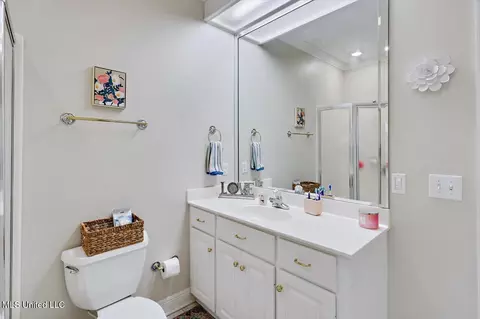 Bath - 1120 Pointe Cv, Brandon, MS 39042 photo 3 of 6