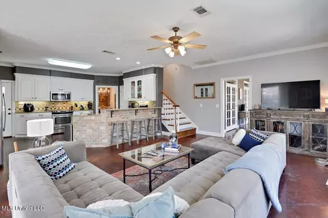 Living - 1120 Pointe Cv, Brandon, MS 39042 photo 4 of 4